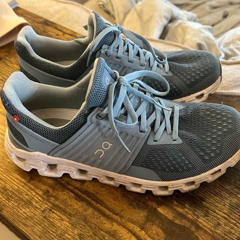 On running sneakers used